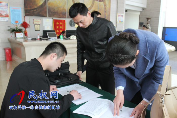 民權(quán)人大代表陸續(xù)報(bào)到 滿(mǎn)懷激情為民“代言” 民權(quán)人大代表陸續(xù)報(bào)到 滿(mǎn)懷激情為民“代言”