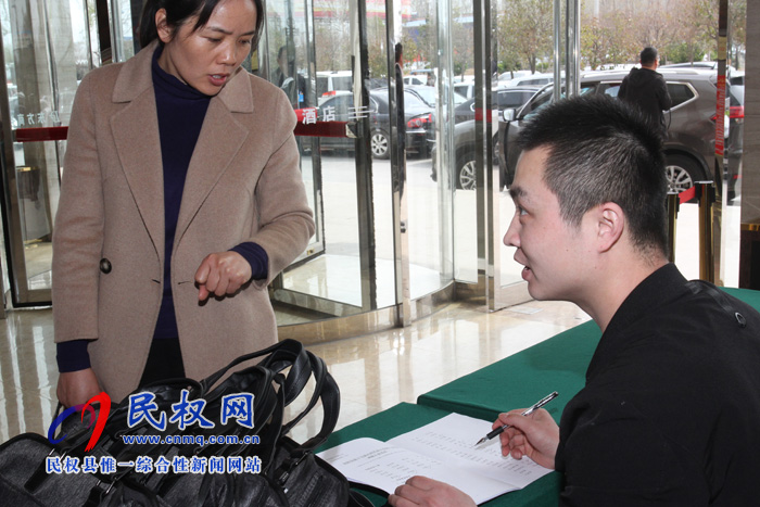 民權(quán)人大代表陸續(xù)報(bào)到 滿(mǎn)懷激情為民“代言” 民權(quán)人大代表陸續(xù)報(bào)到 滿(mǎn)懷激情為民“代言”