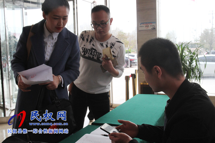 民權(quán)人大代表陸續(xù)報(bào)到 滿(mǎn)懷激情為民“代言” 民權(quán)人大代表陸續(xù)報(bào)到 滿(mǎn)懷激情為民“代言”
