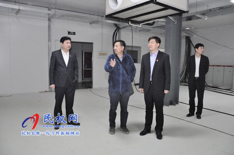 縣委副書記、縣長張團(tuán)結(jié)督導(dǎo)項目建設(shè)進(jìn)展情況