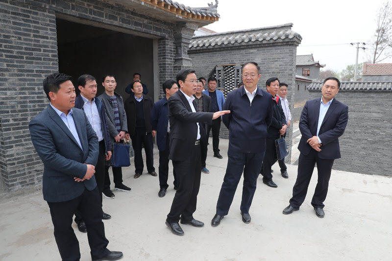 省人防辦黨組書記、主任賈宏偉到我縣調(diào)研人防項(xiàng)目建設(shè)和脫貧攻堅(jiān)工作