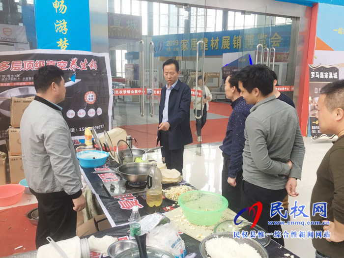 縣委常委、副縣長信木祥查看2019河南·民權(quán)首屆家居建材展銷博覽會舉辦情況