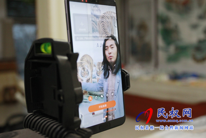 中國畫虎第一村：河南26歲小伙直播賣畫，一場賣出40多幅