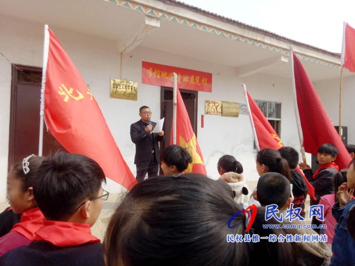 北關(guān)鎮(zhèn)師生代表在李館地道抗戰(zhàn)舊址進(jìn)行清明節(jié)祭掃活動 北關(guān)鎮(zhèn)師生代表在李館地道抗戰(zhàn)舊址進(jìn)行清明節(jié)祭掃活動
