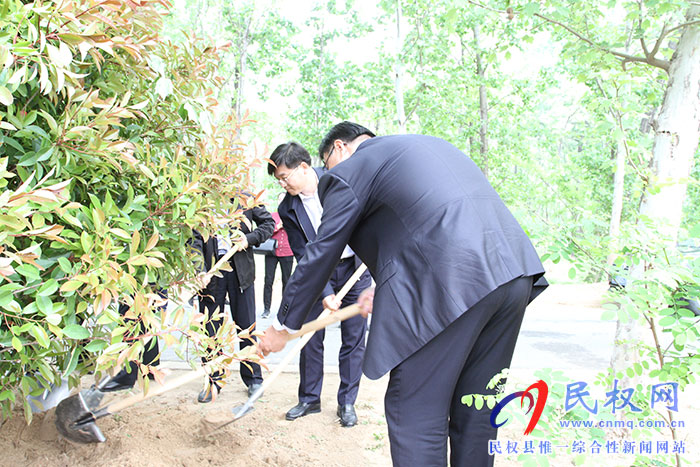 民革省委主委、省政協(xié)副主席李英杰蒞民參加“共植同心林 共圓中國夢”活動
