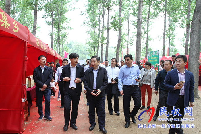 民革省委主委、省政協(xié)副主席李英杰蒞民察看“槐花節(jié)”系列活動(dòng)