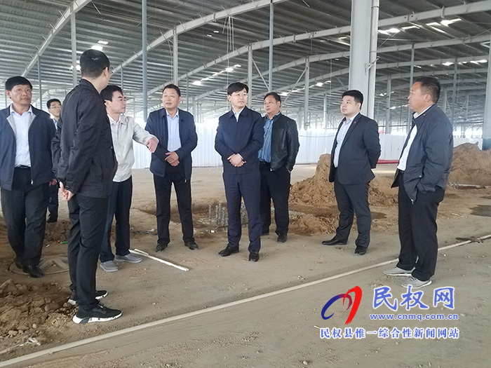縣委副書記、縣長張團(tuán)結(jié)查看我縣企業(yè)生產(chǎn)和建設(shè)工作