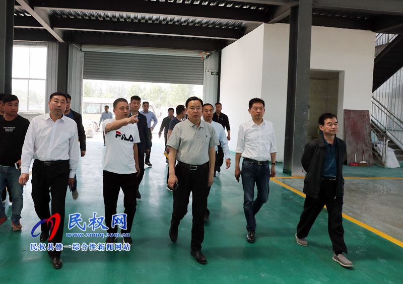 市人大常委會(huì)副主任、民權(quán)縣委書記姬脈常查看我縣企業(yè)安全生產(chǎn)和國土綠化工作