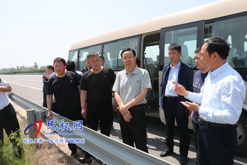 市人大常委會(huì)副主任、民權(quán)縣委書記姬脈常查看我縣企業(yè)安全生產(chǎn)和國土綠化工作