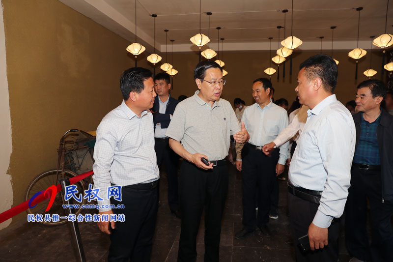 市人大常委會(huì)副主任、民權(quán)縣委書記姬脈常指導(dǎo)花園鄉(xiāng)趙洪坡村民俗文化節(jié)及五一安保工作