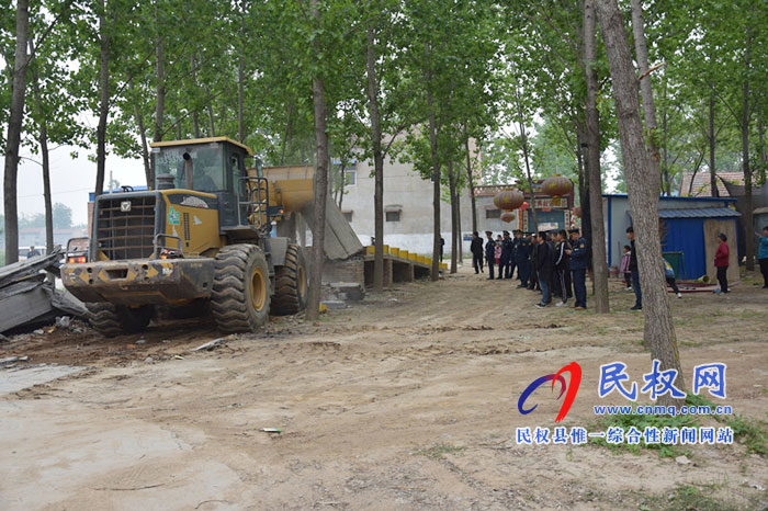 民權(quán)縣交通運(yùn)輸局“五個(gè)一律”規(guī)范整治駕培市場(chǎng)