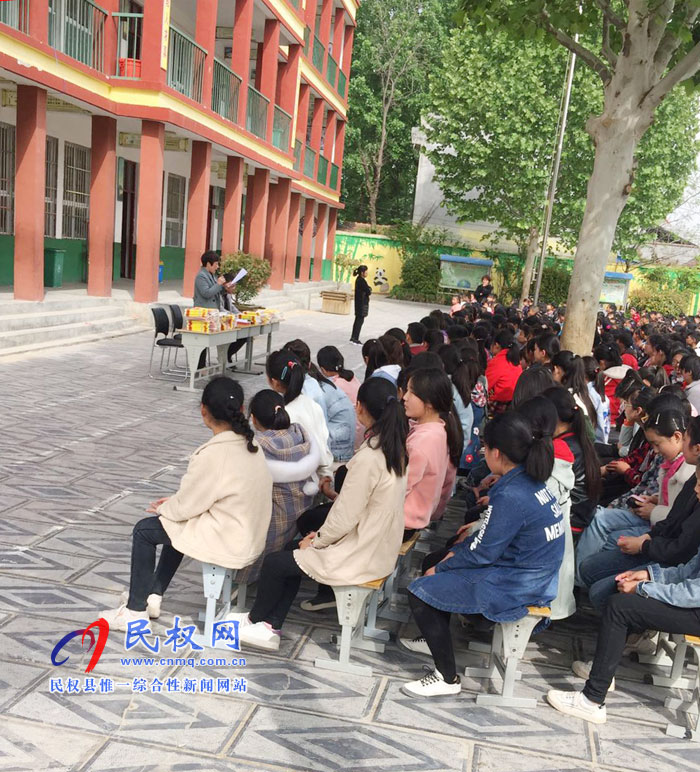 伯黨鄉(xiāng)伯西小學召開期中考試表彰大會