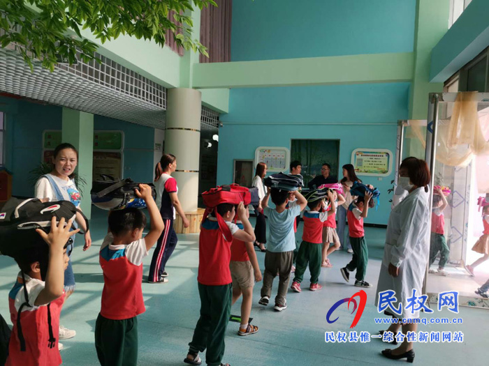 民權(quán)縣幼兒園開展防震減災(zāi)應(yīng)急演練活動(dòng)簡(jiǎn)訊 民權(quán)縣幼兒園開展防震減災(zāi)應(yīng)急演練活動(dòng)簡(jiǎn)訊