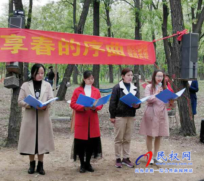 縣文藝志愿者開展春日經典誦讀活動 縣文藝志愿者開展春日經典誦讀活動