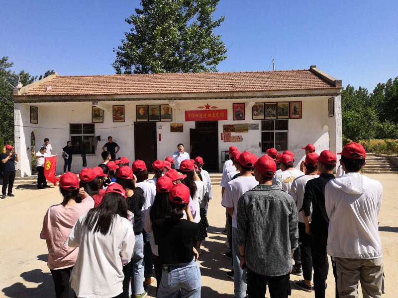 團縣委組織開展“青春心向黨?建功新時代”特別主題團日活動 團縣委組織開展“青春心向黨?建功新時代”特別主題團日活動