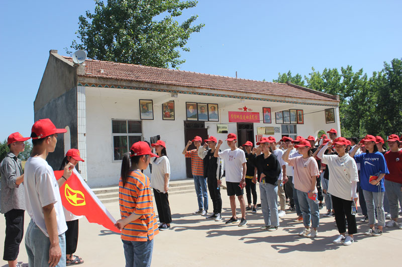 團縣委組織開展“青春心向黨?建功新時代”特別主題團日活動 團縣委組織開展“青春心向黨?建功新時代”特別主題團日活動
