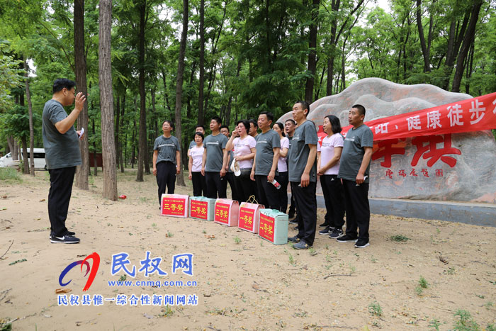 縣人大機(jī)關(guān)舉辦“綠色生態(tài)路、健康徒步行”活動(dòng)