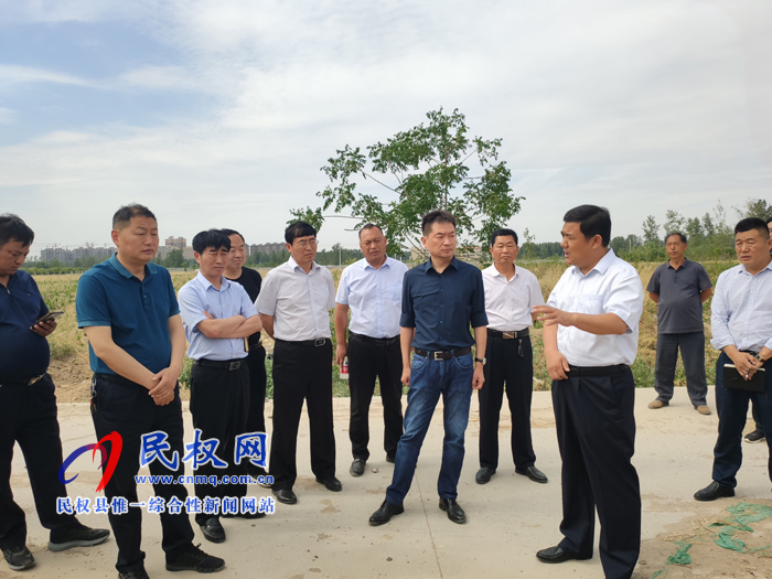 縣委常委、縣委辦公室主任孟亞松到溫泉康養(yǎng)特色小鎮(zhèn)項目現場辦公