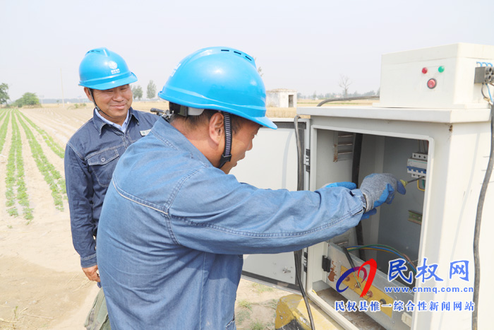 民權(quán)縣供電公司:“零距離”服務麥收安全用電 民權(quán)縣供電公司:“零距離”服務麥收安全用電