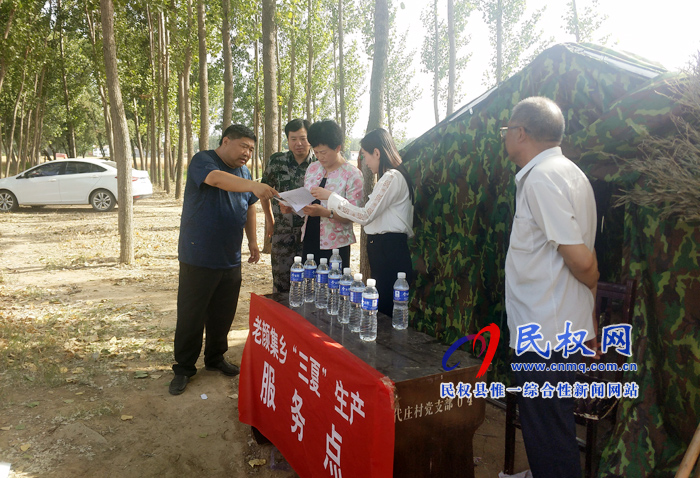縣人大常委會主任周燕、副縣長朱琳到老顏集鄉(xiāng)清真寺慰問穆斯林同胞
