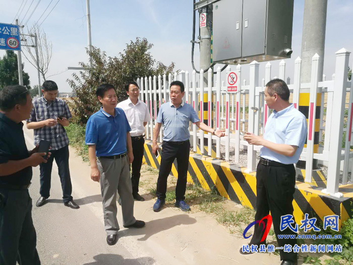 市發(fā)改委、市供電公司聯(lián)合對(duì)民權(quán)縣農(nóng)網(wǎng)改造項(xiàng)目進(jìn)行檢查驗(yàn)收
