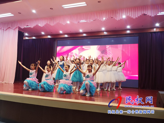 我縣舉辦慶祝新中國成立70周年“人民醫(yī)院杯”經(jīng)典誦讀展演活動(dòng)