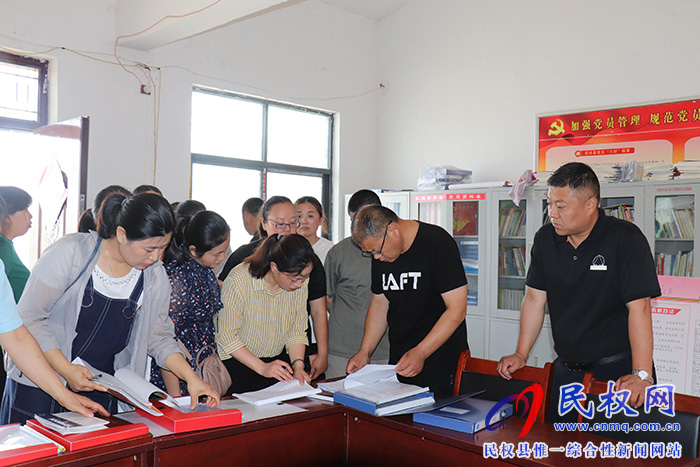 野崗鎮(zhèn)開展第二季度“逐村觀摩 整鎮(zhèn)推進(jìn) 整縣提升”活動 野崗鎮(zhèn)開展第二季度“逐村觀摩 整鎮(zhèn)推進(jìn) 整縣提升”活動
