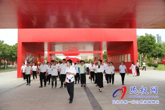 民權(quán)縣委組織部在黨建文化公園舉行新黨員入黨宣誓活動(dòng)