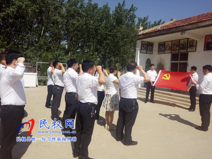 縣委辦公室組織黨員開(kāi)展“參觀李館地道遺址，弘揚(yáng)紅色革命精神”活動(dòng)