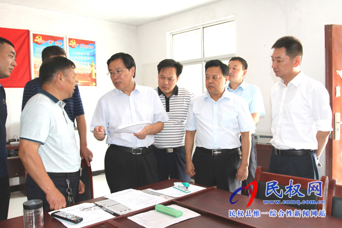市人大常委會(huì)副主任、縣委書記姬脈常調(diào)研鄉(xiāng)鎮(zhèn)農(nóng)村人居環(huán)境改善及農(nóng)戶改廁等工作