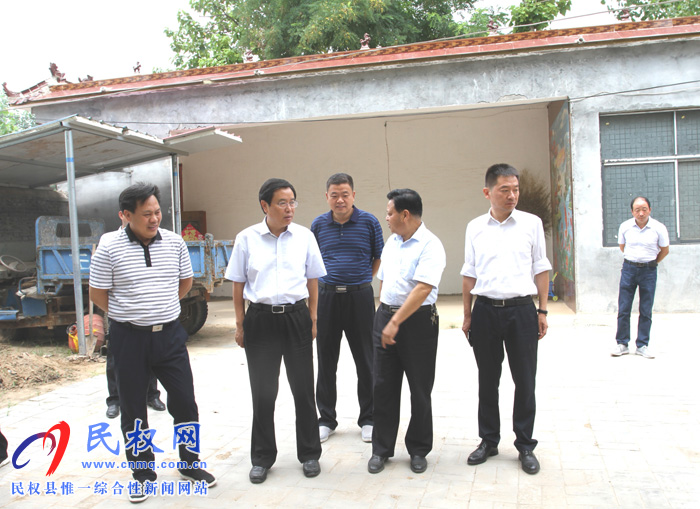 市人大常委會(huì)副主任、縣委書記姬脈常調(diào)研鄉(xiāng)鎮(zhèn)農(nóng)村人居環(huán)境改善及農(nóng)戶改廁等工作