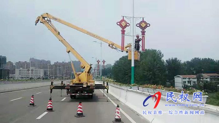 城管局路燈管理所加強路燈維修、維護，保證安全亮化