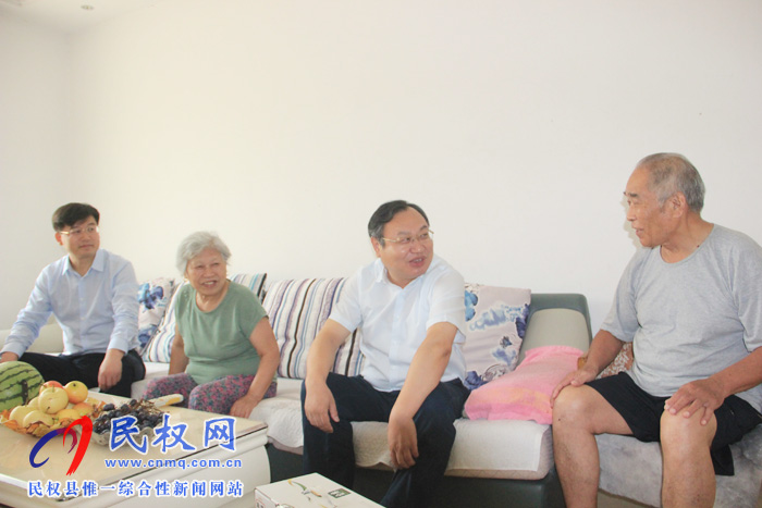 市委常委、常務(wù)副市長吳祖明到我縣走訪慰問部分軍人優(yōu)撫對象