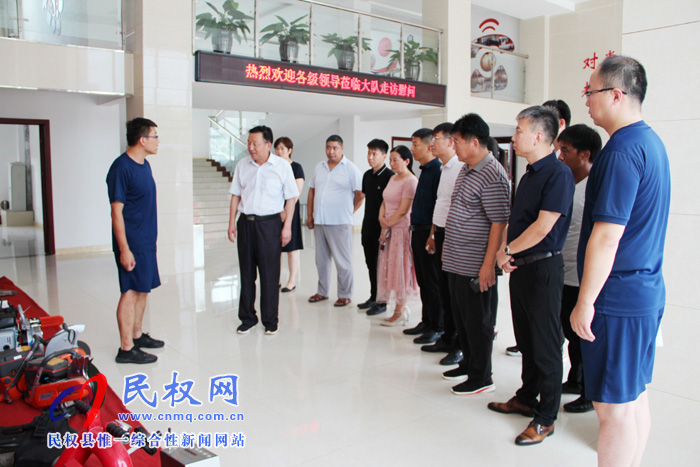 民權(quán)高新區(qū)組織企業(yè)“八一”慰問(wèn)縣消防大隊(duì) 民權(quán)高新區(qū)組織企業(yè)“八一”慰問(wèn)縣消防大隊(duì)