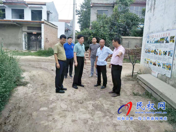 縣委常委、副縣長(zhǎng)房季到龍?zhí)伶?zhèn)檢查指導(dǎo)工作