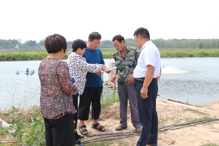 民權縣農業(yè)農村局深入水產養(yǎng)殖企業(yè)開展水域灘涂養(yǎng)殖證申請現場權屬核查工作
