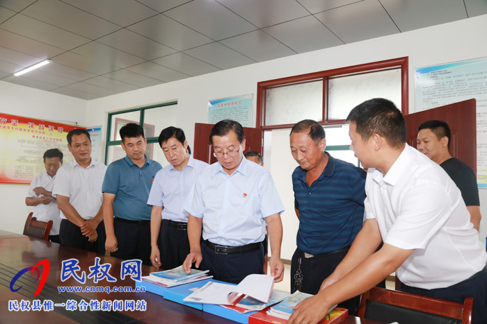 市委常委、宣傳部長(zhǎng)王全周到我縣調(diào)研“三中心一平臺(tái)”建設(shè)情況
