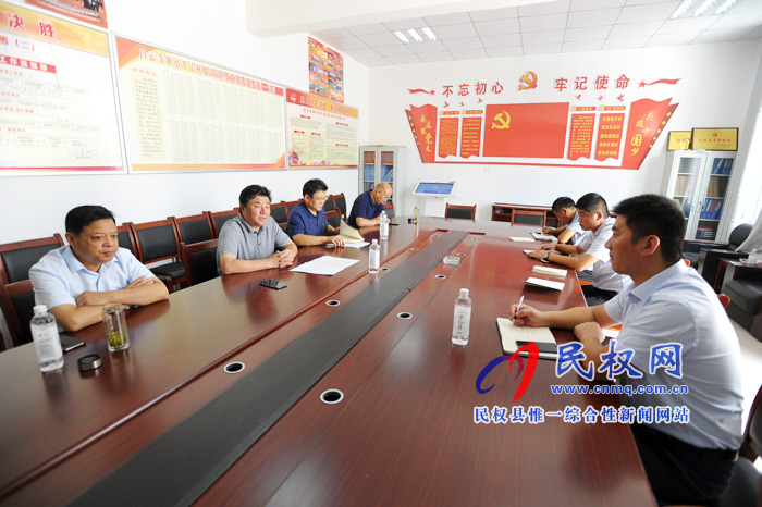 市人大常委會(huì)副主任、市總工會(huì)主席劉沛到民權(quán)縣白云寺鎮(zhèn)小渾子村開展“三·五”基層工作日活動(dòng)