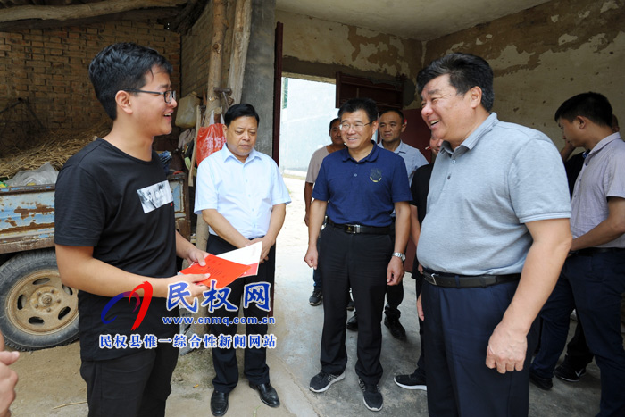 市人大常委會(huì)副主任、市總工會(huì)主席劉沛到民權(quán)縣白云寺鎮(zhèn)小渾子村開展“三·五”基層工作日活動(dòng)
