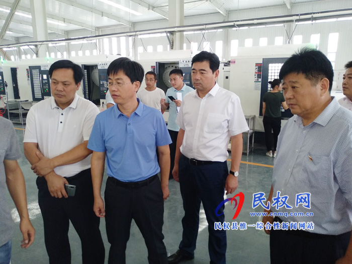 縣領(lǐng)導(dǎo)張愛軍調(diào)研高新區(qū)企業(yè)發(fā)展、產(chǎn)業(yè)扶貧、百城提質(zhì)工作