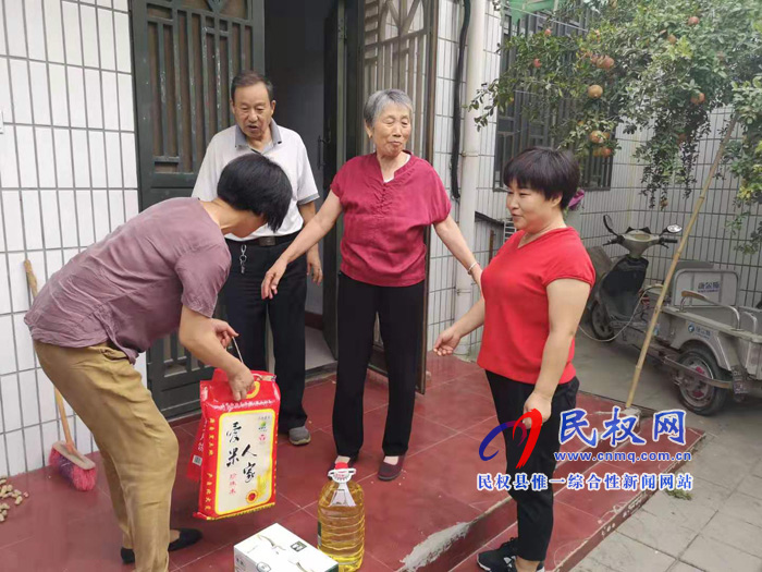 老干部局領(lǐng)導(dǎo)中秋節(jié)前走訪慰問(wèn)老干部 老干部局領(lǐng)導(dǎo)中秋節(jié)前走訪慰問(wèn)老干部
