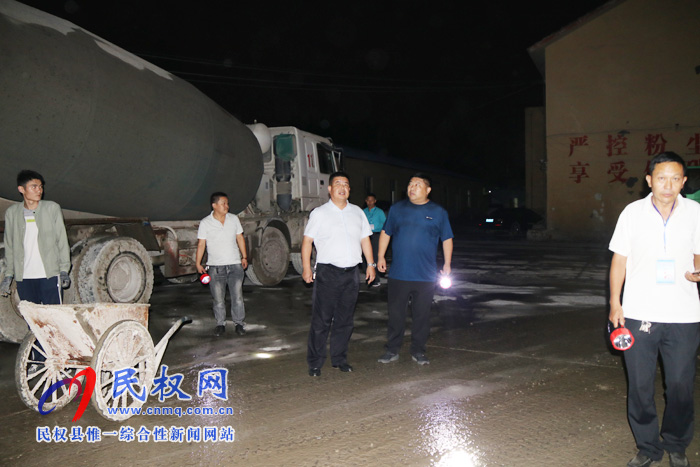 副縣長(zhǎng)張士彬夜訪(fǎng)督導(dǎo)檢查商砼企業(yè)揚(yáng)塵治理工作 副縣長(zhǎng)張士彬夜訪(fǎng)督導(dǎo)檢查商砼企業(yè)揚(yáng)塵治理工作