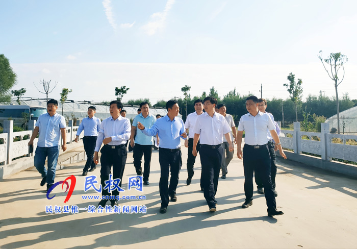 縣委副書記、縣長張團(tuán)結(jié)到綠洲街道辦事處開展“三?五”基層工作日活動(dòng)