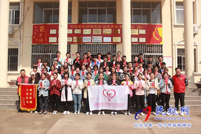 “樂豫一幫一”助學金民權縣發(fā)放儀式在民權高中舉行 “樂豫一幫一”助學金民權縣發(fā)放儀式在民權高中舉行