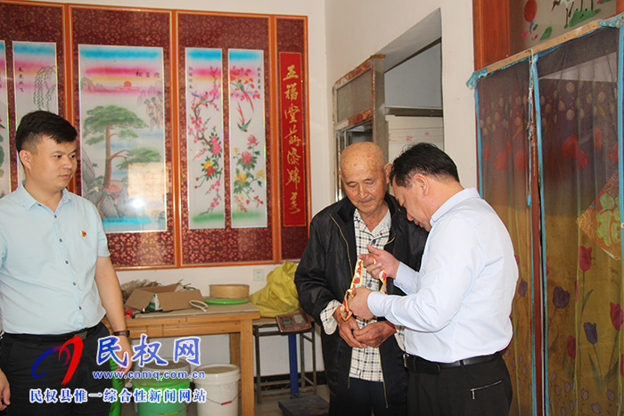 龍?zhí)伶?zhèn)：慰問(wèn)革命老前輩 不忘初心擔(dān)使命