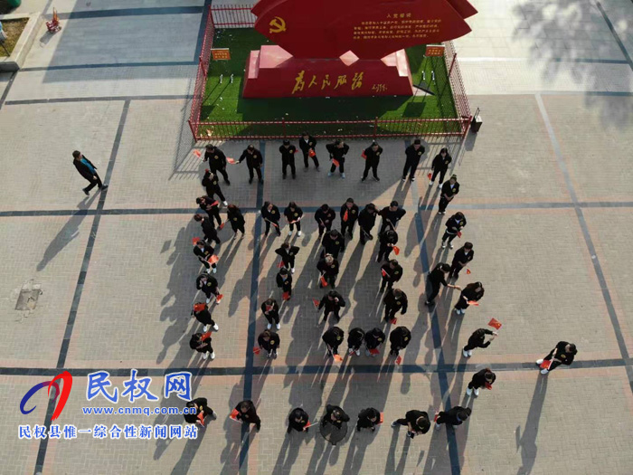 民權(quán)縣新華書店快閃獻禮新中國成立70周年
