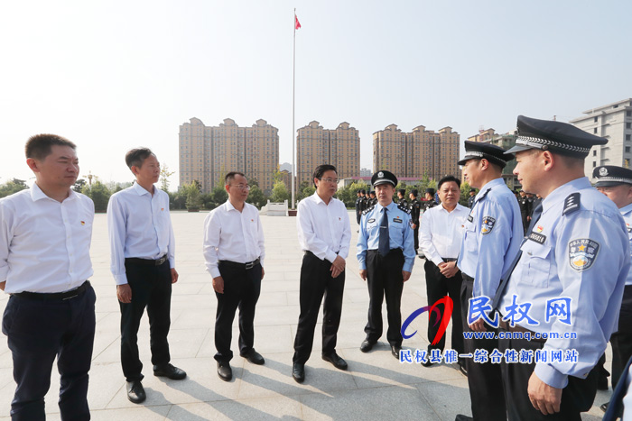 市人大常委會(huì)副主任、縣委書(shū)記姬脈常國(guó)慶慰問(wèn)一線(xiàn)值班民警