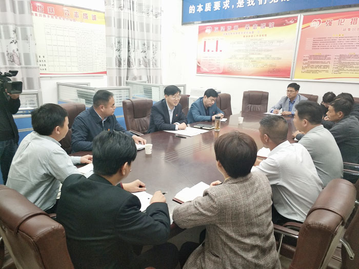 縣委副書記、縣長張團(tuán)結(jié)傳達(dá)學(xué)習(xí)習(xí)近平總書記在新中國成立70周年和全國民族團(tuán)結(jié)進(jìn)步表彰大會(huì)講話精神