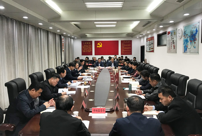 縣委副書記、縣長(zhǎng)張團(tuán)結(jié)查看我縣園林城文明城創(chuàng)建迎檢準(zhǔn)備工作開展情況