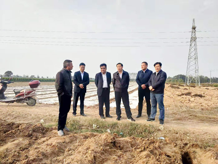市人大常委會(huì)副主任、縣委書記姬脈常到我縣部分鄉(xiāng)鎮(zhèn)調(diào)研產(chǎn)業(yè)扶貧項(xiàng)目發(fā)展情況